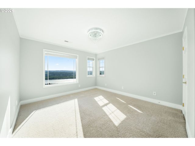 175 ELI AVERY Ave, Kalama, WA 98625