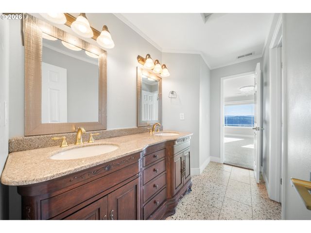 175 ELI AVERY Ave, Kalama, WA 98625