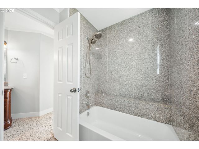 175 ELI AVERY Ave, Kalama, WA 98625