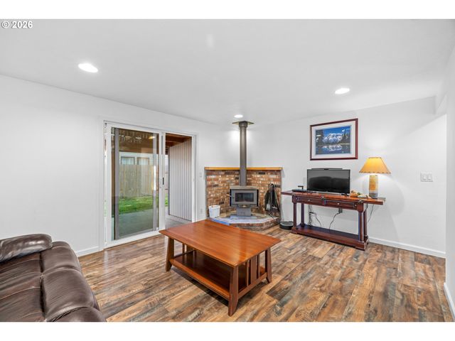 163 INDIAN OAK Ct, Molalla, OR 97038