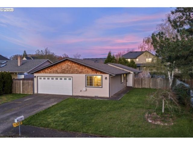 163 INDIAN OAK Ct, Molalla, OR 97038