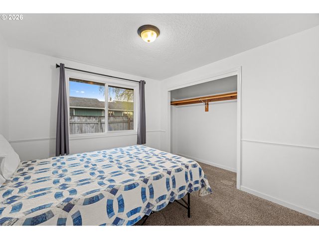 163 INDIAN OAK Ct, Molalla, OR 97038