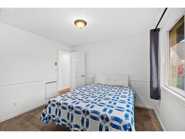 163 INDIAN OAK Ct, Molalla, OR 97038