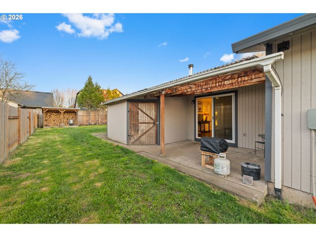 163 INDIAN OAK Ct, Molalla, OR 97038