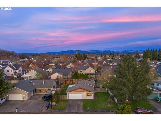 163 INDIAN OAK Ct, Molalla, OR 97038