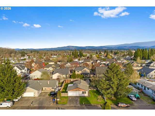 163 INDIAN OAK Ct, Molalla, OR 97038