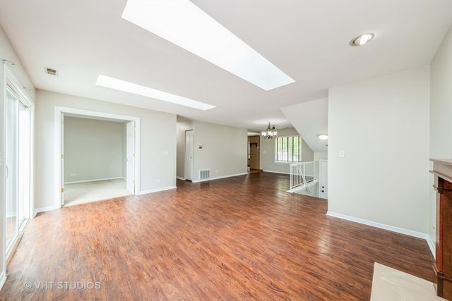 1014 Westchester Circle 1014, Schaumburg, IL 60193