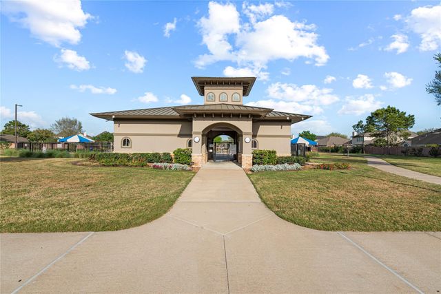 13301 Misting Falls Lane, Pearland, TX 77584