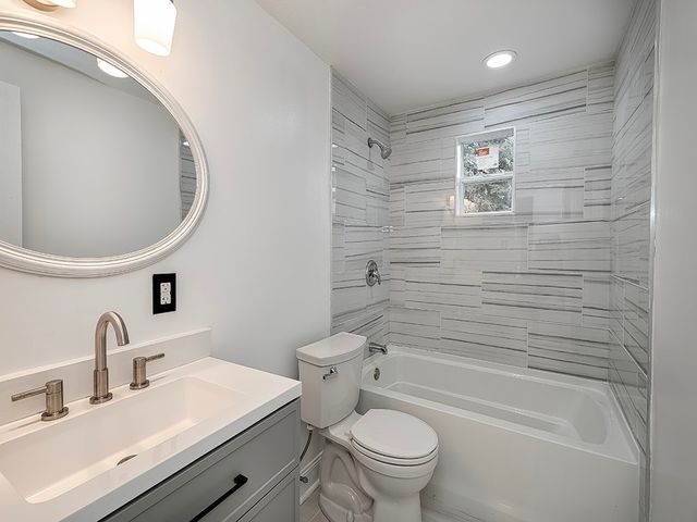 260 Creston Drive, West Mifflin, PA 15122