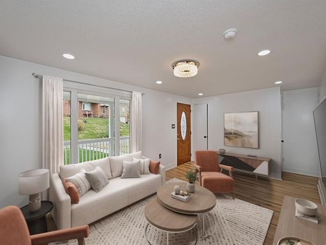 260 Creston Drive, West Mifflin, PA 15122