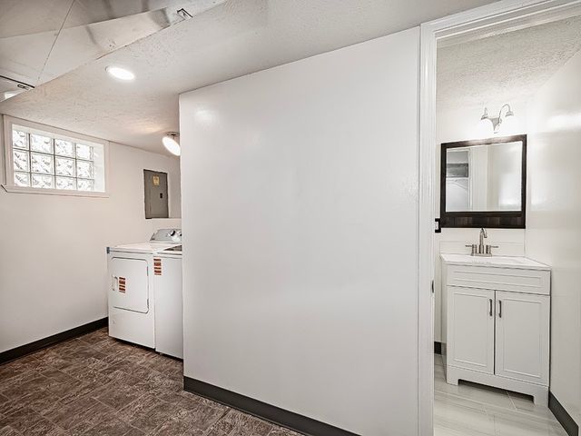 260 Creston Drive, West Mifflin, PA 15122