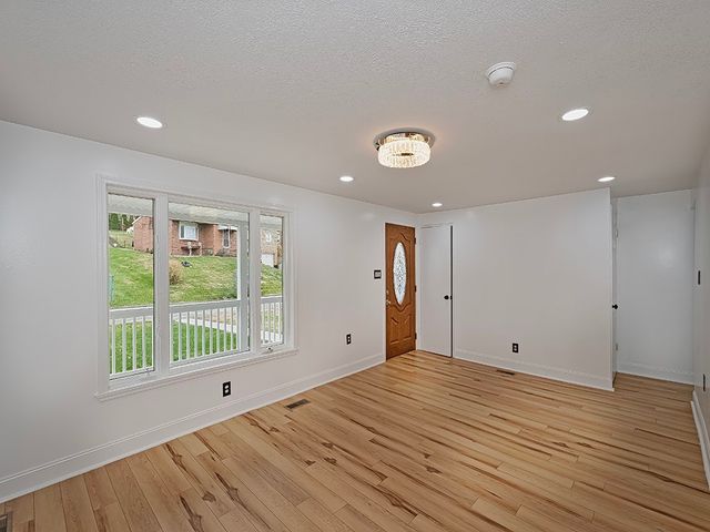 260 Creston Drive, West Mifflin, PA 15122