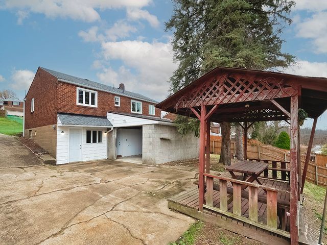 260 Creston Drive, West Mifflin, PA 15122