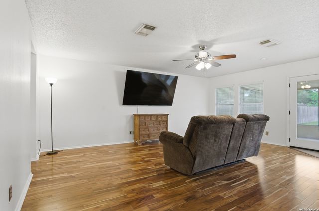 6339 HIGBEE ML, San Antonio, TX 78247