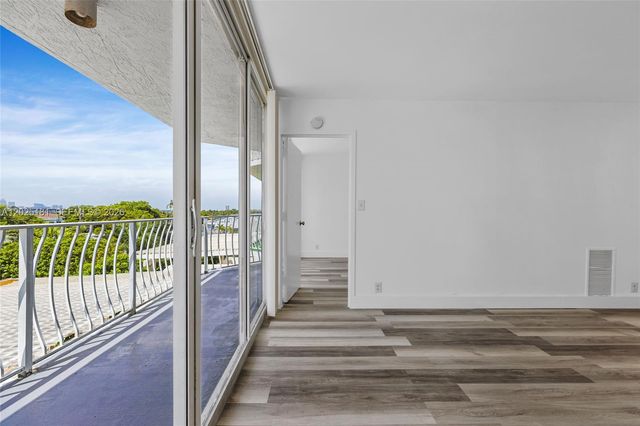7601 E Treasure Dr 506, North Bay Village, FL 33141