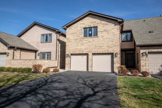 1711 Pebble Beach Court, Hoffman Estates, IL 60169