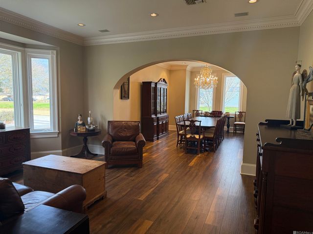 24010 Sherwood Dr, Plaquemine, LA 70764