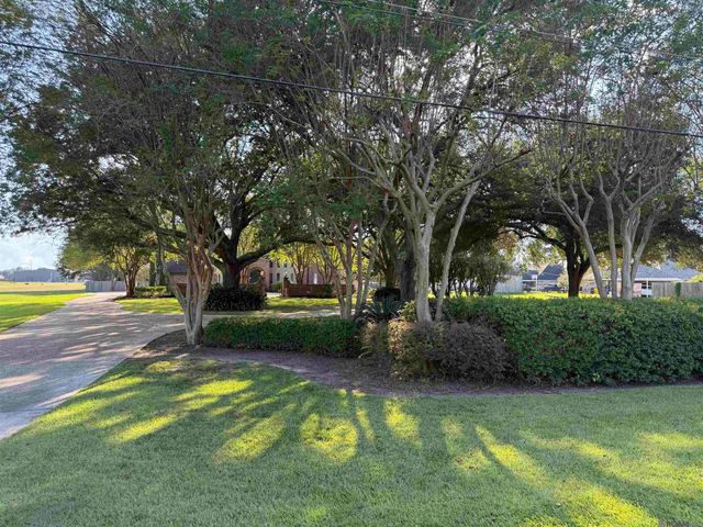 24010 Sherwood Dr, Plaquemine, LA 70764