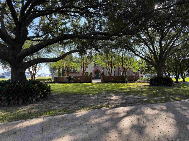 24010 Sherwood Dr, Plaquemine, LA 70764