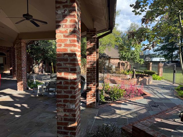 24010 Sherwood Dr, Plaquemine, LA 70764