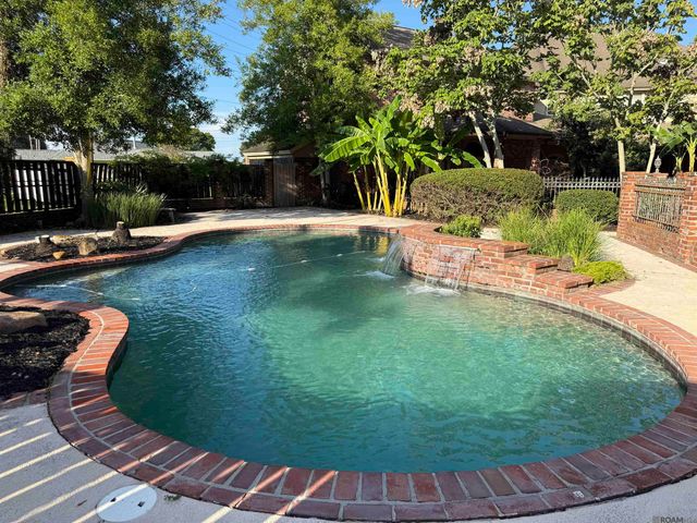 24010 Sherwood Dr, Plaquemine, LA 70764