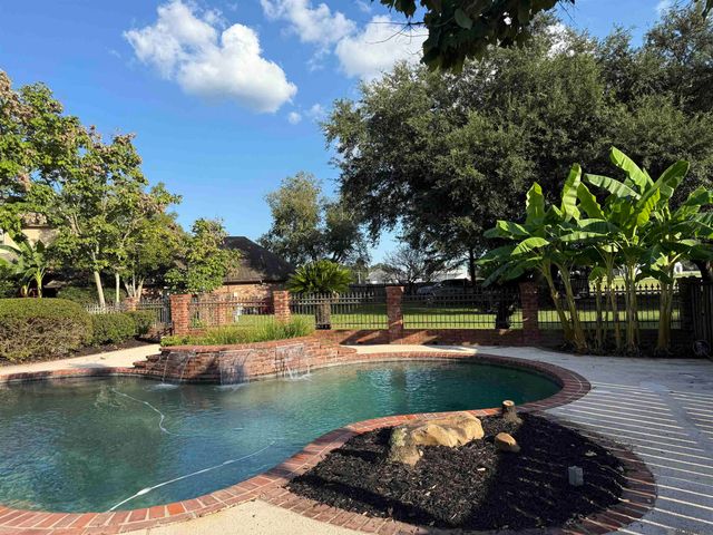 24010 Sherwood Dr, Plaquemine, LA 70764