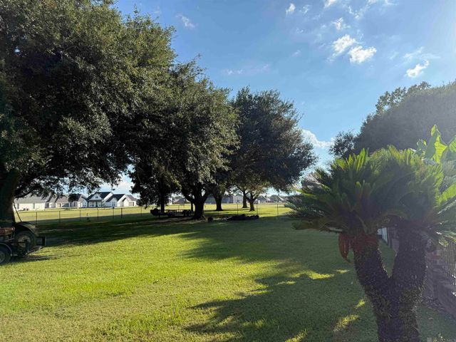 24010 Sherwood Dr, Plaquemine, LA 70764