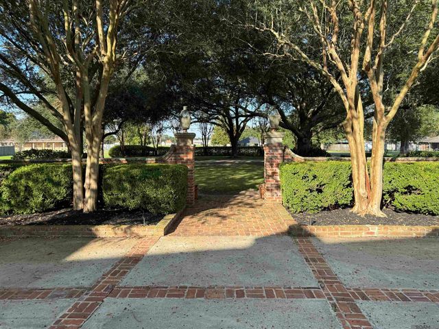 24010 Sherwood Dr, Plaquemine, LA 70764