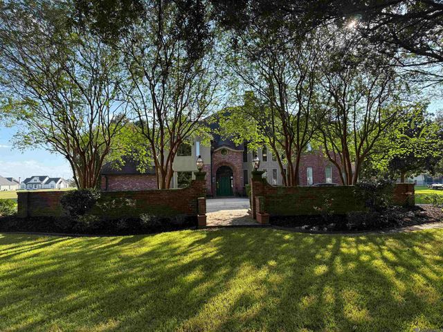 24010 Sherwood Dr, Plaquemine, LA 70764