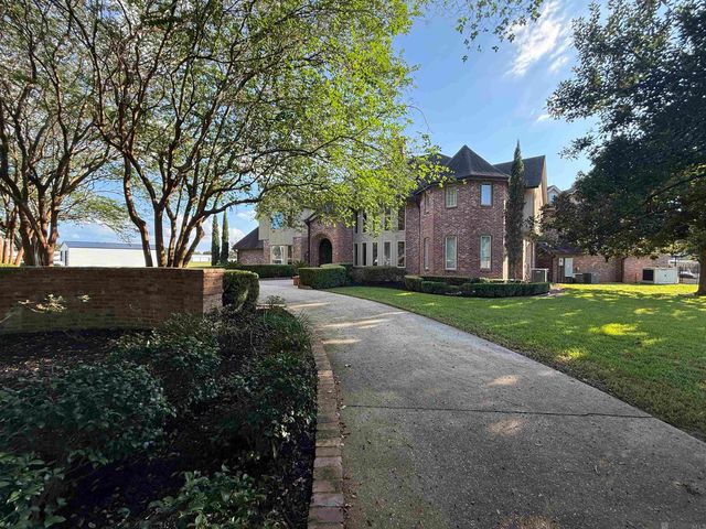 24010 Sherwood Dr, Plaquemine, LA 70764