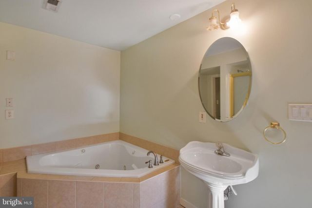 15309 LIONS DEN RD, Burtonsville, MD 20866