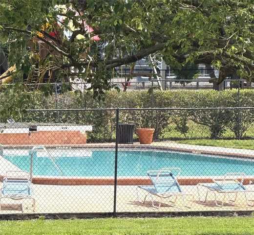 4221 LA SORRENTO COURT, Tampa, FL 33611