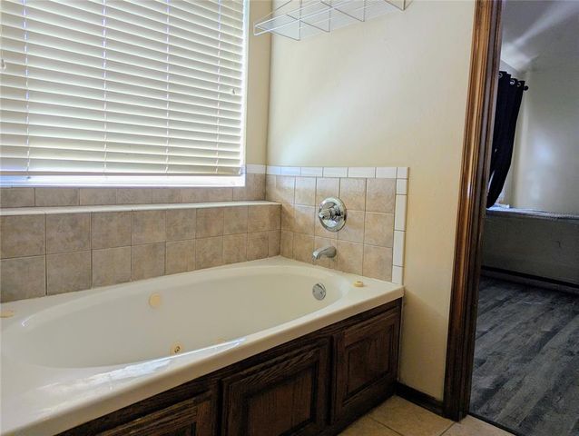 2705 SE 92nd Circle, Moore, OK 73160