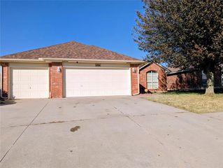 2705 SE 92nd Circle, Moore, OK 73160