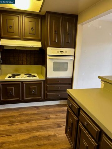 2901 Golden Rain Rd 2, Walnut Creek, CA 94595