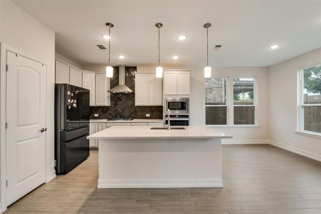 714 Creekwater Lane, Garland, TX 75043