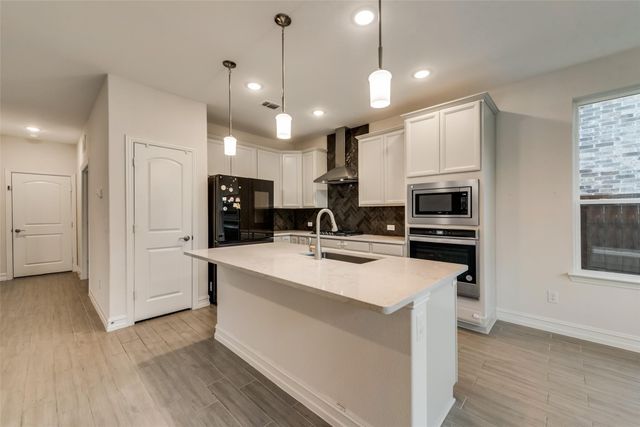 714 Creekwater Lane, Garland, TX 75043