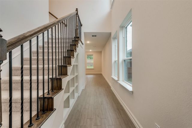 714 Creekwater Lane, Garland, TX 75043