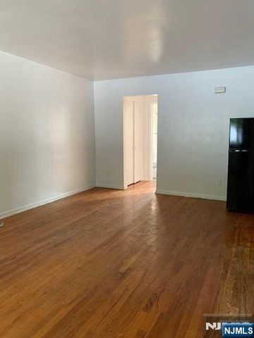 431 Grand Avenue 7, Leonia, NJ 07605