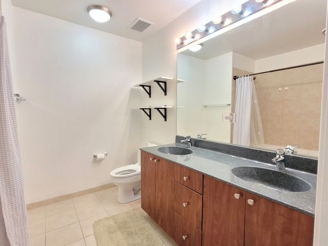 235 W Van Buren Street 2519, Chicago, IL 60607
