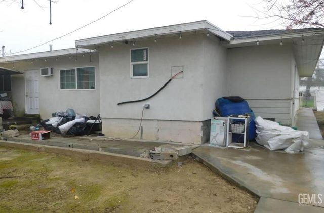 6001 Rosewood Avenue, Bakersfield, CA 93306