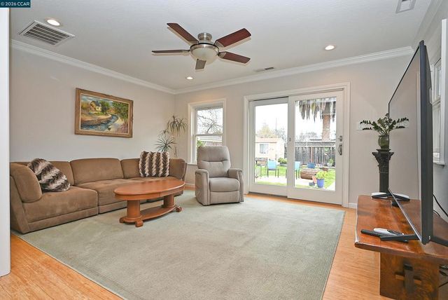 1013 1013 Pleasant Valley Dr, Pleasant Hill, CA 94523