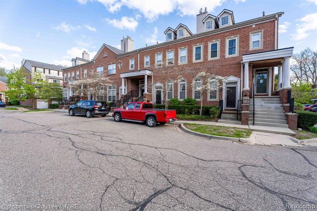 16854 Farmington Road, Livonia, MI 48154