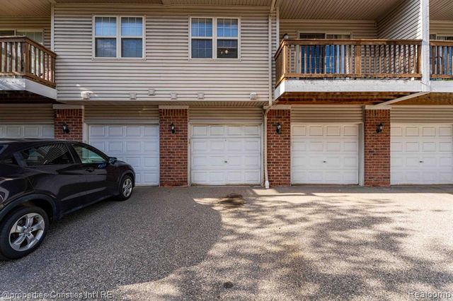 16854 Farmington Road, Livonia, MI 48154