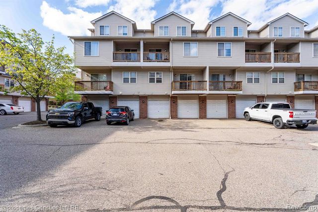 16854 Farmington Road, Livonia, MI 48154