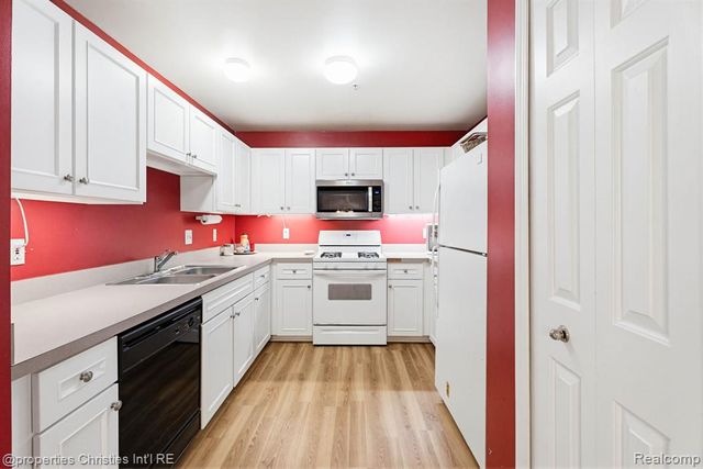 16854 Farmington Road, Livonia, MI 48154