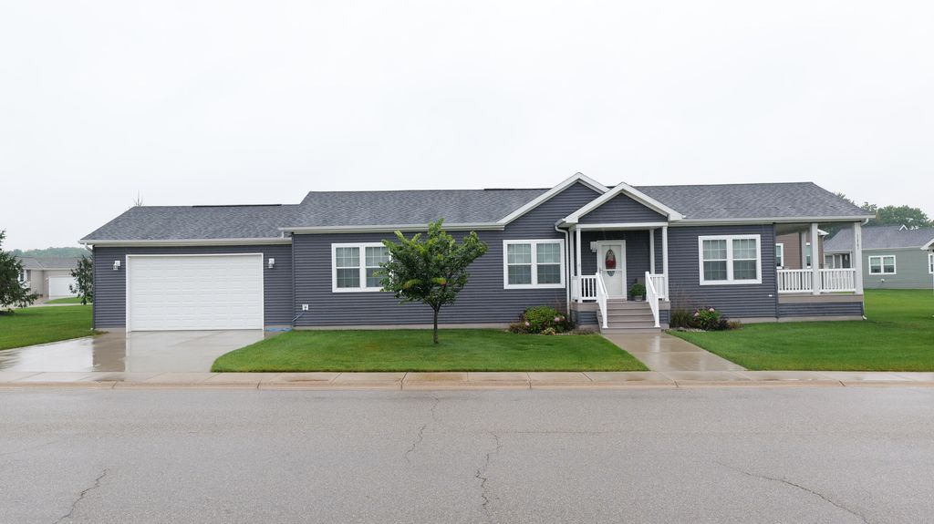 11761 Townsquare Boulevard, Courtland Twp, MI 49341