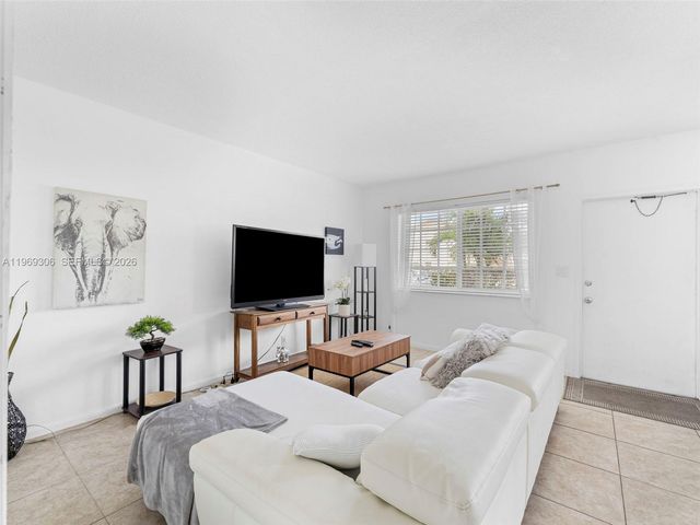 3220 NE 10th St 5, Pompano Beach, FL 3306