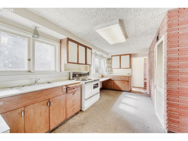 2415 Sw BOUNDARY St, Portland, OR 97239