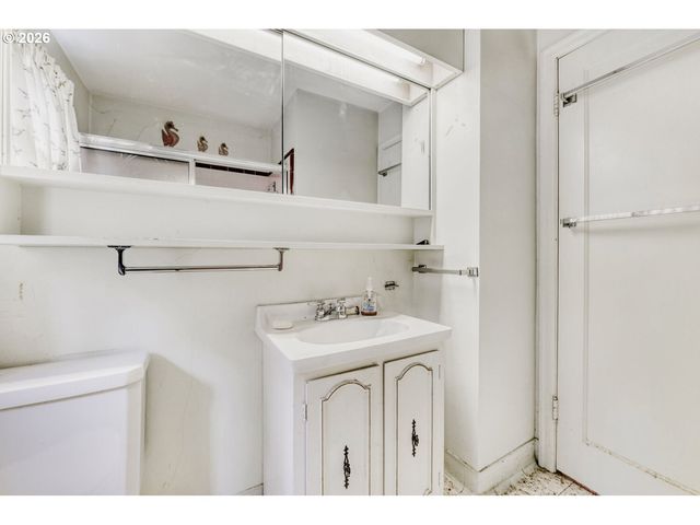 2415 Sw BOUNDARY St, Portland, OR 97239